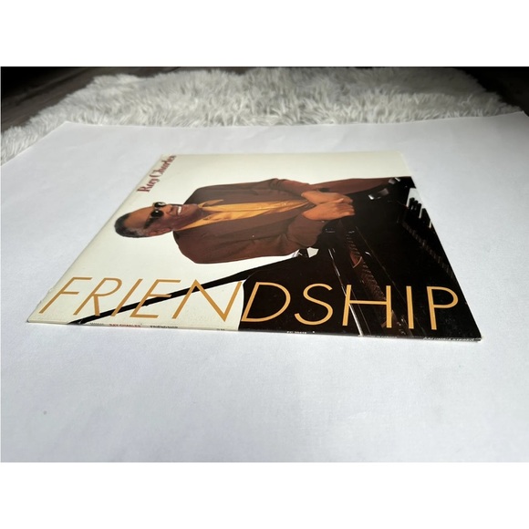 Ray Charles FRIENDSHIP LP
Vinyl Record 1984 [Willie Nelson Johnny Cash] - Picture 9 of 12